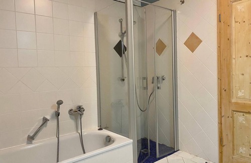 Sankt Englmar Apartment | Vacation apartment with beautiful terrace and stylish bathroom with bathtub