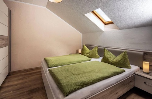Aufham Apartment | Vacation apartment 1 Hochstaufen, up to 6 persons, balcony