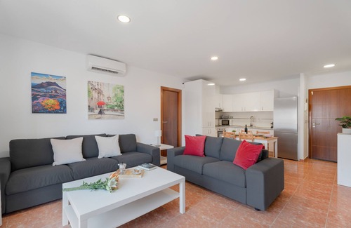 Alcala Apartment | Vacation Apartment 'Apartamento Fula' with Mountain View, Wi-Fi and Air Conditioning