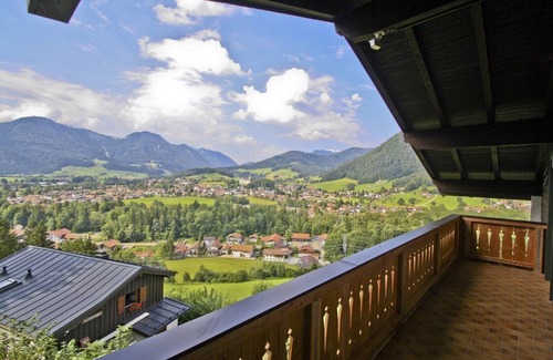 Ruhpolding Apartment | Vacation apartment Bergpanorama Augenweide 100 sqm balcony, 3 bedrooms, 1 eat-in kitchen, 2 bathrooms
