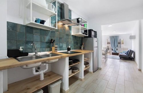 Playa de Arinaga Apartment | Vacation Apartment 'Beautiful Raidice House' with Balcony, Wi-Fi and Air Conditioning