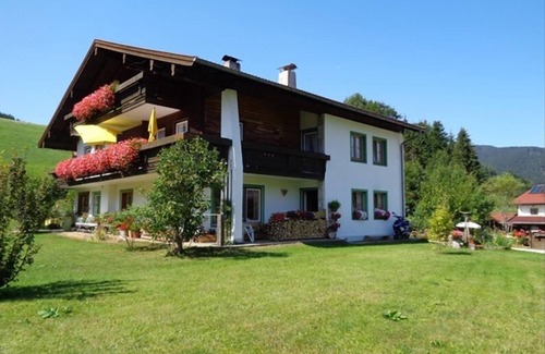 Inzell Apartment | Vacation apartment Bergblick, 3 pers, 1 bedroom, 1 bed-sitting room, balcony, 45 sqm