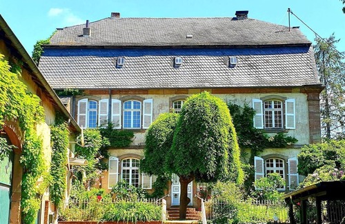 Hilbringen Apartment | Vacation apartment in the castle "Leonhard von Konstorf" - Hilbringen Castle