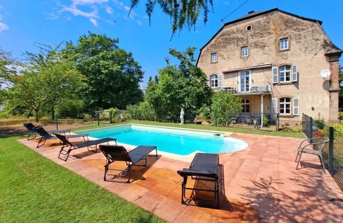 Hilbringen Apartment | Vacation apartment in the castle "Leonhard von Konstorf" - Hilbringen Castle