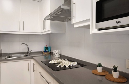 El Medano Apartment | Vacation Apartment 'La Perla D22 En El Médano' with Shared Pool, Balcony and Wi-Fi