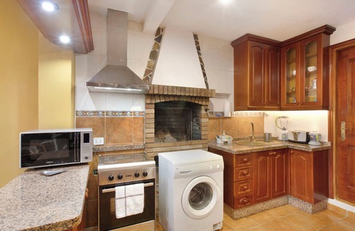 San Cristobal de La Laguna Apartment | Vacation Apartment 'Mario' with Mountain View, Wi-Fi and Air Conditioning