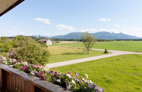 Riedering Apartment | Vacation apartment with south-facing balcony