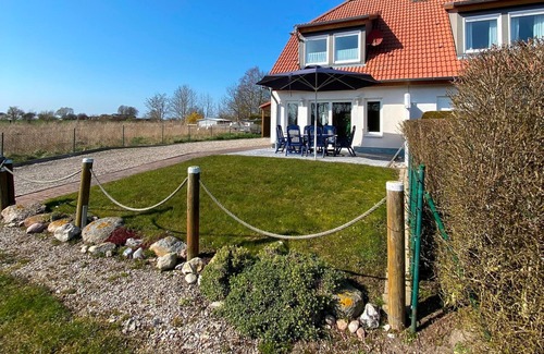 Bannesdorf House | Vacation home Paradieskoppel with terrace on Fehmarn
