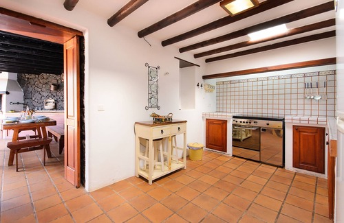 San Bartolome Villa | Vacation 'El Islote' with Mountain View, Private Pool and Wi-Fi