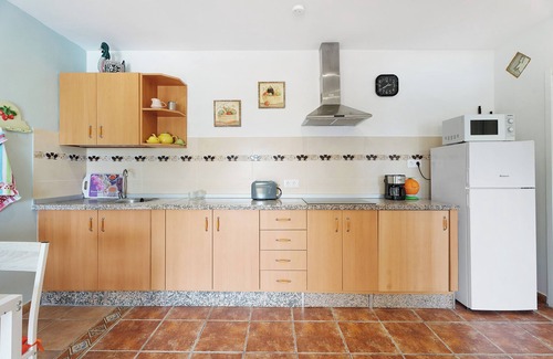 Granadilla de Abona Apartment | Vacation Home 'P Armonia Rural' with Sea View, Terrace, Shared Pool & Wi-Fi