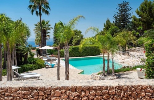 Plemmirio Villa | vacation holiday villa rental italy, sicily, sicilia, syracuse, near seaside beach, short term long term villa to rent t