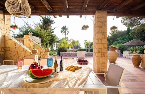 Plemmirio Villa | vacation holiday villa rental italy, sicily, sicilia, syracuse, near seaside beach, short term long term villa to rent t