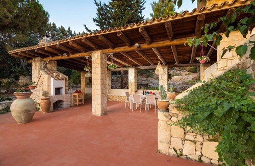 Plemmirio Villa | vacation holiday villa rental italy, sicily, sicilia, syracuse, near seaside beach, short term long term villa to rent t