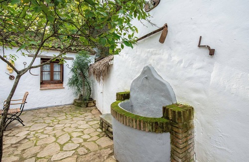Los Angeles House | Vacation Home "Apartamento Cortijo Rural Las Aves" with Mountain View & Shared Pool