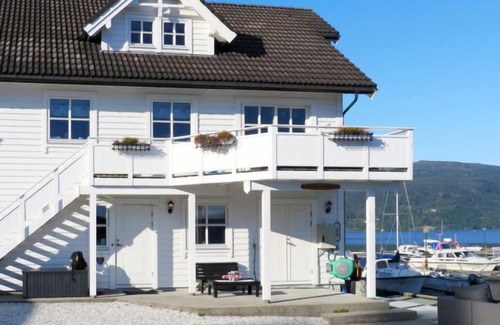 Strandebarm House | Vacation home Bakkakaien (FJH440) in Strandebarm - 10 persons, 5 bedrooms