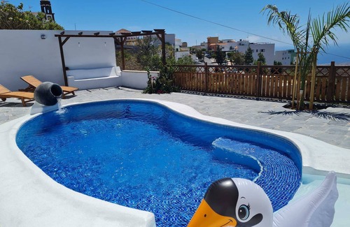 Villa de Arico House | Vacation Home "Bernarda" with Heated Pool, Sea View, Private Pool & Wi-Fi