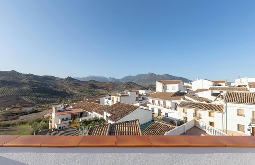 Montecorto House | Vacation Home "Casa de Teones" with Mountain View, Private Pool & Terrace