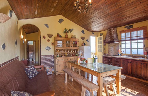 Los Realejos House | Vacation Home Casa La Chocita with Sea View, Mountain View