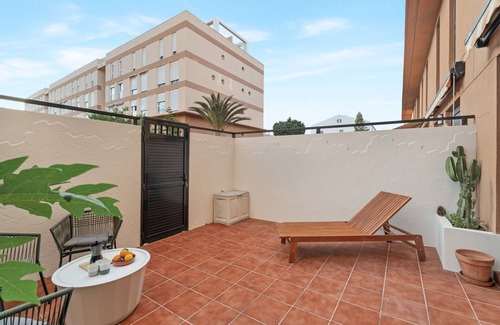 El Medano House | Vacation Home 'Casa Papaya' with Shared Pool, Private Terrace and Wi-Fi