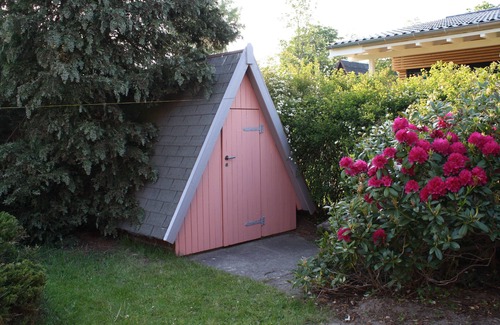 Ostseebad Ahrenshoop House | Vacation home close to the beach for 2 to 3 people on a large plot, quiet location.