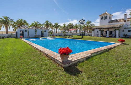 Ecija House | Vacation Home "Cortijo Pavía" with Private Pool, 2 Terraces & Wi-Fi