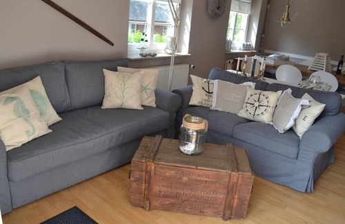 Midlum House | Vacation home Dat Strandgood for up to 6 people in Oveneum.