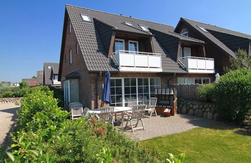 Wenningstedt-Braderup House | Vacation home for up to 6 people with garden.