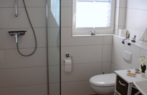 Zirkow House | Vacation Home "Hof Seelvitz - Birlibi" with Private Terrace, Private Garden & Wi-Fi