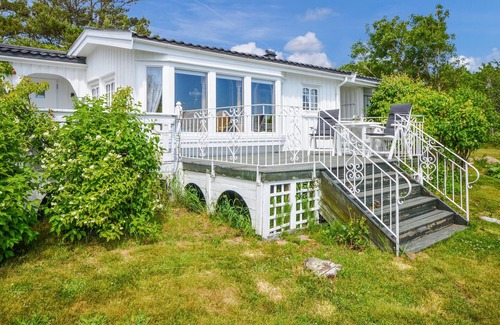 Tromo House | Vacation home in first row of dunes