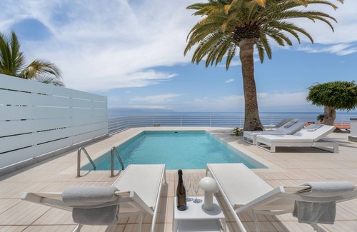 Los Gigantes House | Vacation Home 'La Casa De Los Gigantes' with Sea View, Private Pool and Wi-Fi