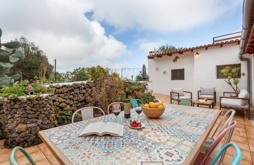 Garachico House | Vacation Home 'La Vega' with Private Pool, Private Terrace and Wi-Fi
