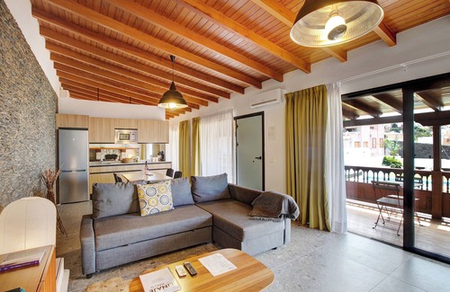 Sauzal House | Vacation Home 'Linaje del Pago Malvasia' with Sea View, Pool, Private Balcony & Wi-Fi