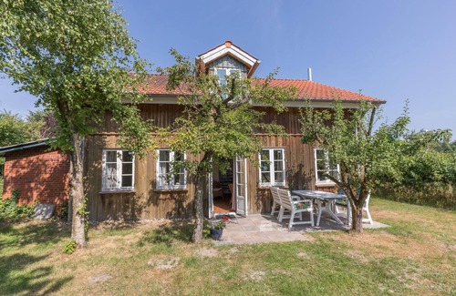 Langenhorn House | Vacation home Lütt Huus an de Geestkant in Langenhorn for up to 4 people