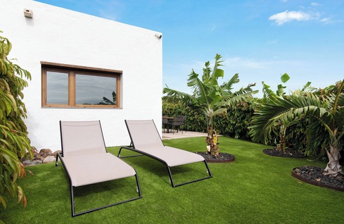 Telde House | Vacation Home 'Musa - Finca La Suerte Grande' with Mountain View & Private Terrace
