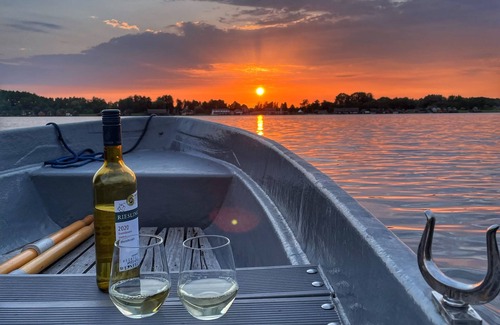 Guestrow House | Vacation home on the Inselsee, with private lake access, jetty and bathing facilities