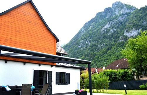 Ebensee House | Vacation home TraunseeStrand EXKLUSIV in lakeside location incl. spacious garden