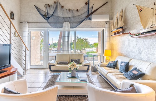 Gujan-Mestras House | Vacation Home "Villa Le Cagnard" with Sea View, 2 Private Terraces & Wi-Fi