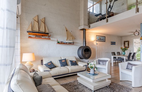 Gujan-Mestras House | Vacation Home "Villa Le Cagnard" with Sea View, 2 Private Terraces & Wi-Fi