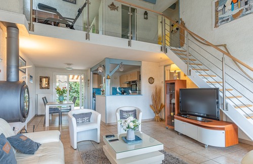 Gujan-Mestras House | Vacation Home "Villa Le Cagnard" with Sea View, 2 Private Terraces & Wi-Fi