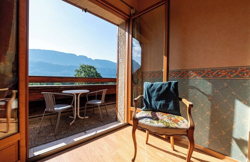 Verthier House | Vacation Home "Villa Ginkgo" with Lake View, 2 Private Terraces & Wi-Fi