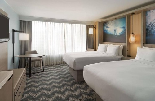Cocoa Beach Hotel | Vacation in Cocoa Beach! 3 Large Units! Onsite Pool, Parking,
