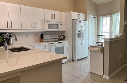 Ole Condo | Vacation in Paradise. New Kitchen, New bedroom furniture.