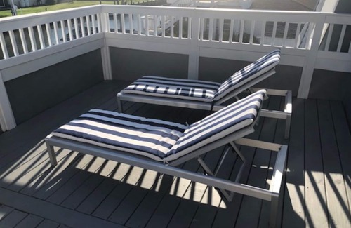 Berlin House | Vacation in Paradise: Spacious Four Bedroom Waterfront Cottage that has it All.