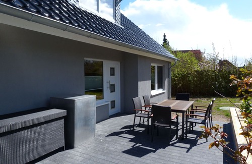 Behrensdorf House | Vacation on a natural beach for up to 10 people with a large terrace