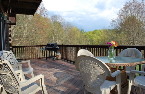 Chester Cabin | Vacation Rental - Choose from 5 nearby mountains or relax in peace & comfort