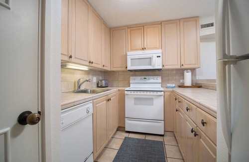 Kihei Condo | Vacation Retreat at Kamaole Sands, Steps from Kamaole Beach III!