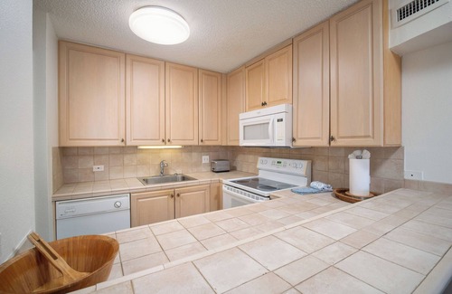 Kihei Condo | Vacation Retreat at Kamaole Sands, Steps from Kamaole Beach III!