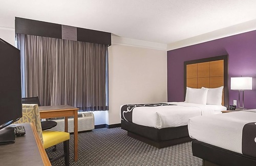 Guasti Hotel | Vacation Starts Here! Pool Access and Free Parking Awaits!