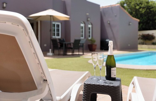 San Miguel de Abona Villa | Vacation Villa 'Jacaranda' with Mountain View, Wi-Fi and Air Conditioning