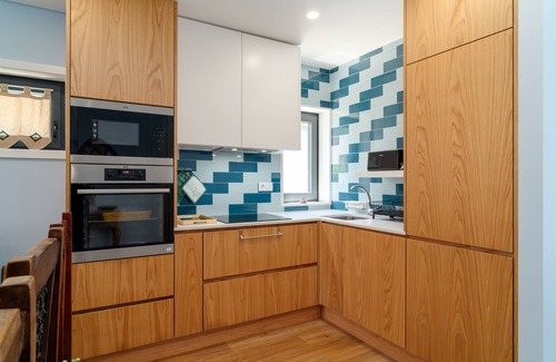 Lever House | Vacation villa in Porto/Lever with private indoor heated pool, SPA, air conditioning, and Wifi